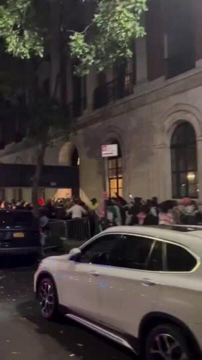 Protesters Gather Outside Rumored Netanyahu Hotel in NYC