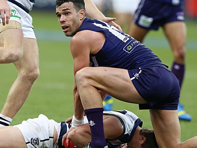 Ryan Crowley puts the hold on Andrew Mackie during the second qualifying final. Photo: Wayne Ludbey