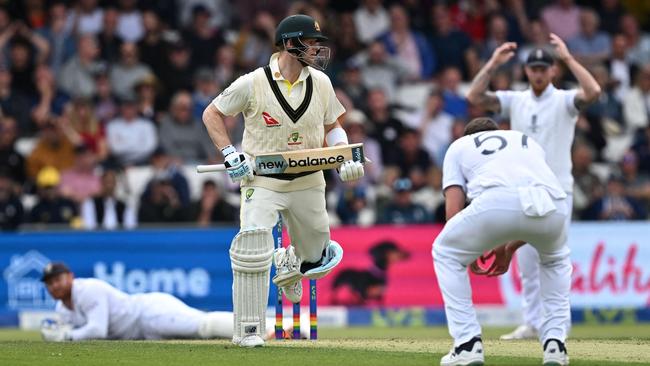 England players react as Australia’s Steven Smith (centre) edges past wicketkeeper Jonny Bairstow. Picture: AFP