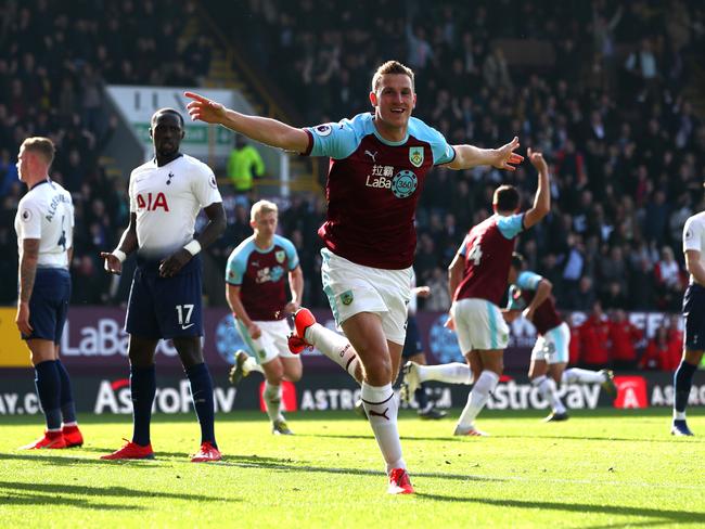 ***BESTPIX*** BURNLEY, ENGLAND - FEBRUARY 23:  Chris Wood of Burnley celebrates after scoring his team's first goal  during the Premier League match between Burnley FC and Tottenham Hotspur at Turf Moor on February 23, 2019 in Burnley, United Kingdom.  (Photo by Clive Brunskill/Getty Images)