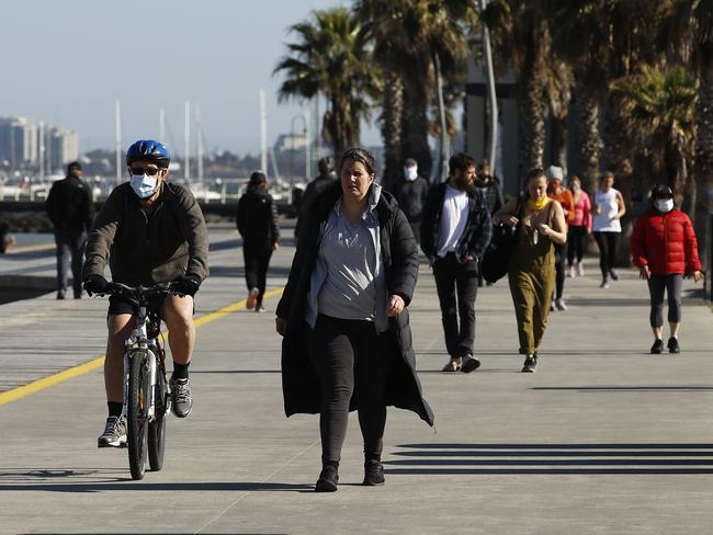 MELBOURNE, AUSTRALIA - NewsWire Photos AUGUST 29, 2020:   People enjoying exercise at St Kilda Beach in Melbourne, Victoria. Picture: NCA NewsWire / Daniel Pockett