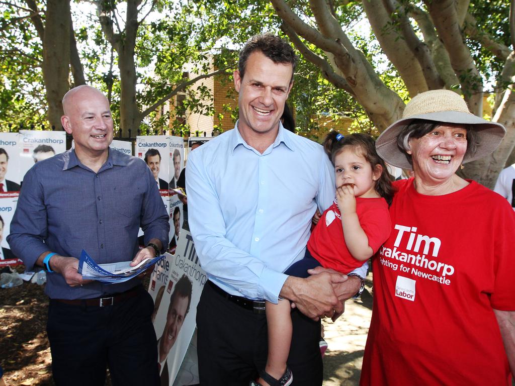 Tim Crakanthorp campaigning in 2014 with his family and then NSW Labor leader John Robertson.