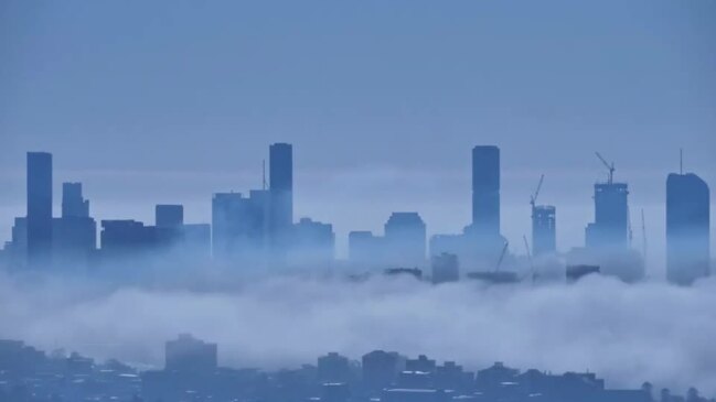 Stunning timelapse of fog blanketing Brisbane