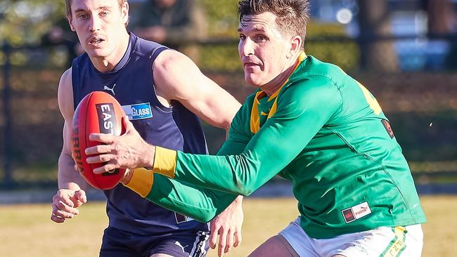 Bayswater’s Joel Galvin in action on Saturday. Picture: Hotker’s Footy Photos