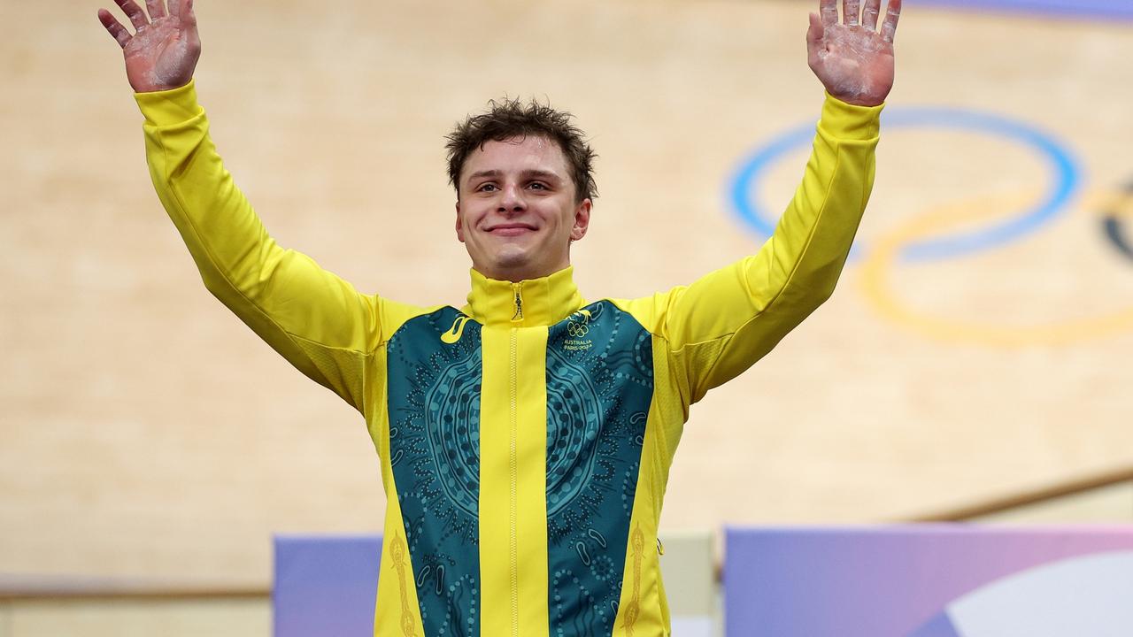 Matthew Richardson poses on the podium at the Paris Olympics. Photo by Jared C. Tilton/Getty Images