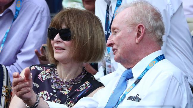 Anna Wintour and Rod Laver watch the men's semi final match. Picture: Getty Images)