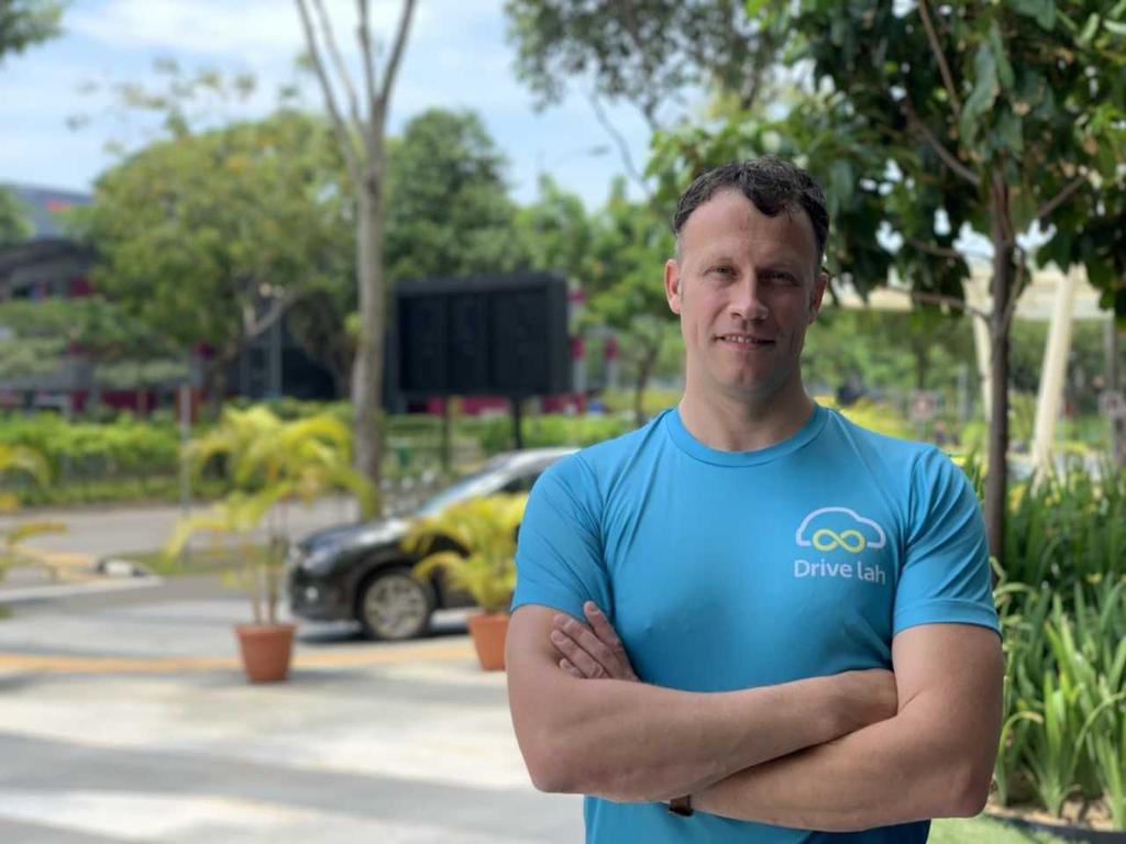 The government is looking to attract entrepreneurs and distguished talents like Dirk-Jan ter Horst founder of Drive lah (Singapore) and Drive mate in Australia.