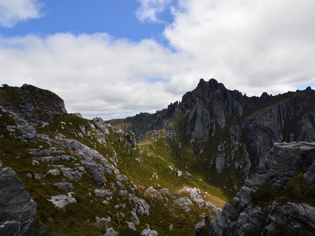 Tasmania Bushwalks: The Spectacular Western Arthurs 