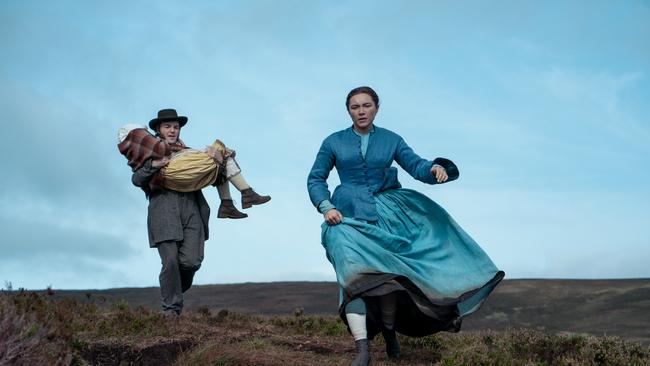 K’la Lord Cassidy as Anna OÕDonnell, Tom Burke as Will Byrne, Florence Pugh as Lib Wright in The Wonder.