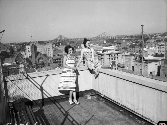 The Story Bridge in the distance in 1949