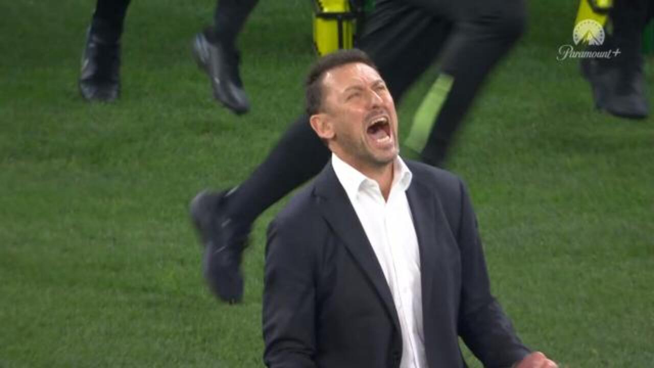 Socceroos claim famous late win