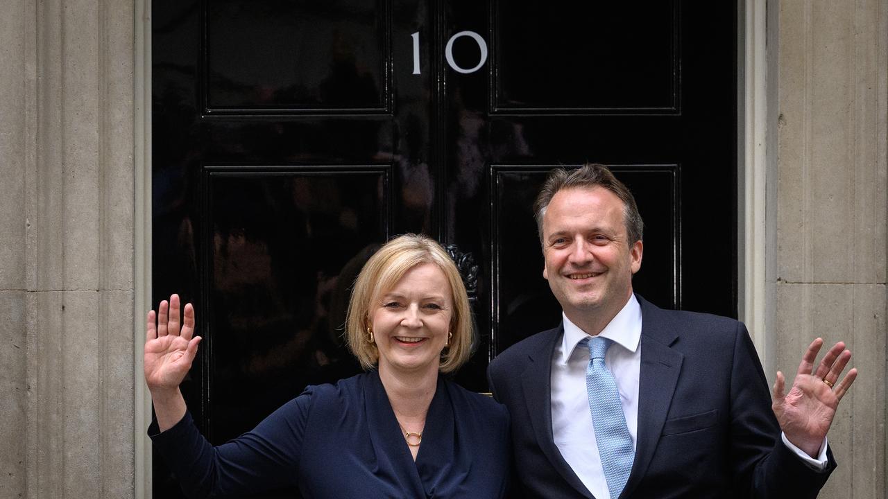 Liz Truss poses with her husband Hugh O'Leary outside 10 Downing Street after becoming Prime Minister (Photo by Leon Neal/Getty Images)