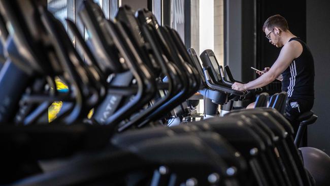 MELBOURNE, AUSTRALIA - NewsWire Photos - OCTOBER 30, 2021:   Gyms have reopened in Melbourne after lockdown restrictions lifted. People seen exercising at Goodlife gym in South Melbourne.                             Picture: NCA NewsWire/Sarah Matray