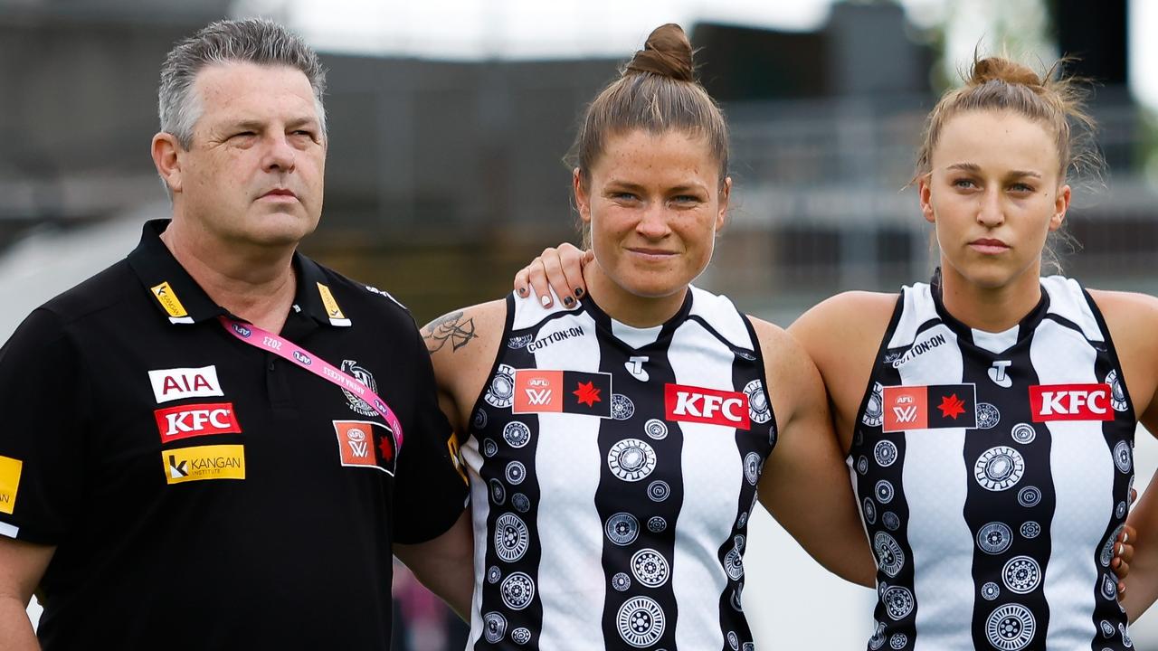 Departing Collingwood coach Steve Symonds with Collingwood captain Bri Davey (centre) and star defender Ruby Schleicher. Picture: Dylan Burns / Getty Images