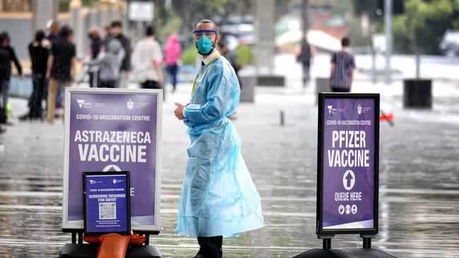 Victoria has extended its vaccine mandate to all essential workers cleared to leave home during the lockdown. Picture: NCA NewsWire / Luis Enrique Ascui