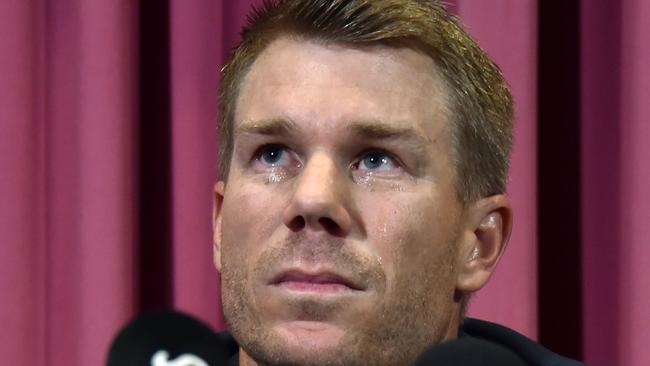 TOPSHOT - Australian cricketer David Warner listens to a question at a press conference at the Sydney Cricket Ground (SCG)  in Sydney on March 31, 2018, after returning from South Africa. Former Australia vice-captain David Warner apologised in tears on March 31 for his role in a ball-tampering scandal and said he would weigh up an appeal against his 12-month ban. / AFP PHOTO / PETER PARKS / -- IMAGE RESTRICTED TO EDITORIAL USE - STRICTLY NO COMMERCIAL USE --