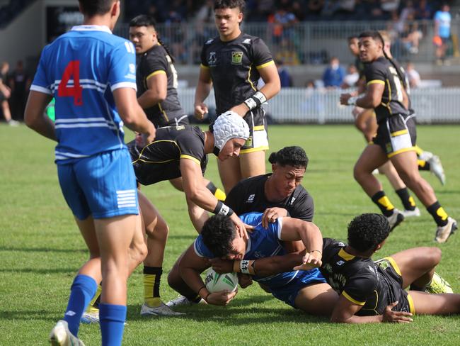 St Dominic's College (Blue) v Bass Hill HS. Picture: Tim Hunter.