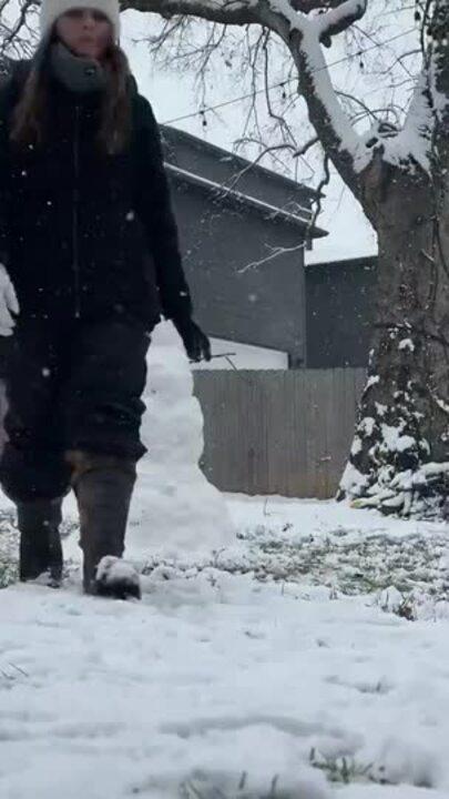 Tennessee Woman Builds Her 'First Snowman Ever'