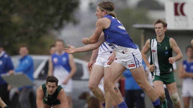 Dylan Belo gets a handball off.