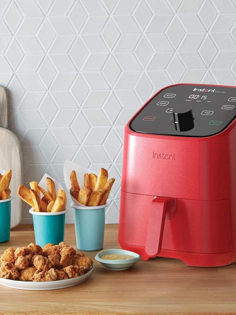 A miniature version of the classic, internet-adored Instant Pot Air Fryer is now on sale. Image: Amazon Australia.