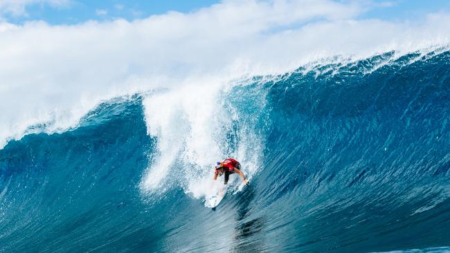 Molly Picklum surfs in Heat 4 of the Quarterfinals at the Lexus Pipe Pro. Picture: Tony Heff/World Surf League)