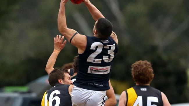 Berwick‘s Jake McLardy marks strongly against Woori Yallock. Picture: Stuart Milligan