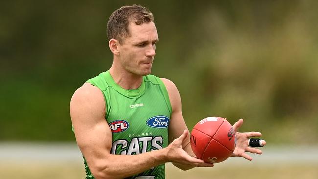 Mindful of his finger, Joel Selwood catches a footy. Picture: Quinn Rooney/Getty Images