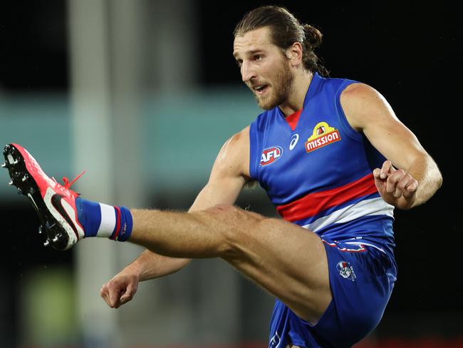 AFL Round 8. Gold Coast Suns vs Western Bulldogs at Metricon Stadium, Gold Coast . 23/07/2020.  Marcus Bontempelli of the Bulldogs kicks at goal late in the 2nd qtr   . Pic: Michael Klein