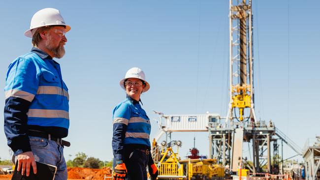 NETWORK SPECIAL.  MUST TALK WITH NETWORK PIC DESK BEFORE PUBLISHING.      Tamboran Resources Shenandoah South Pilot Project site amid the vast Beetaloo Basin in the Northern Territory.  Scott Crabtree, Tamboran Resources VP of Sustainability (right worker unnamed at this stage)