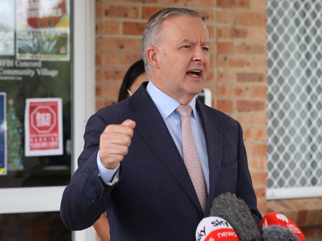 SYDNEY, AUSTRALIA - NewsWire Photos JANUARY 18, 2021: Labor Leader Anthony Albanese speaks to media at RFBI Concord Community Village aged care about aged care issues amidst the Covid surge. Picture: NCA NewsWire / David Swift