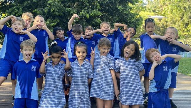 STUART PARK PRIMARY SCHOOL Transition Hood BACK ROW (L-R): Samuel, Hudson, Charlie, Thisen, Henry, Isaac, Michael, Gabriel, Sunny, Nate. FRONT ROW (L-R): Jordan, Dyana, Aarya, Francesca, Mila, Edward