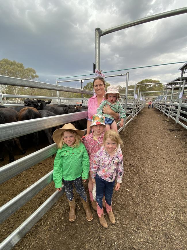 Holly, 5, Bonnie, 7, Ellie, 4, Betty, 2, Heywood and their mother Sally, Wangaratta, were selling Angus heifers at the Wangaratta weaner sale.