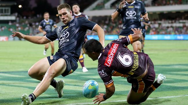 Milford tweaked his hamstring as he chased down a kick. Picture: AAP Image/Richard Wainwright