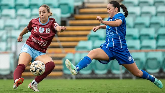 Imogen Lane keeping the ball for APIA. Picture: Julian Andrews