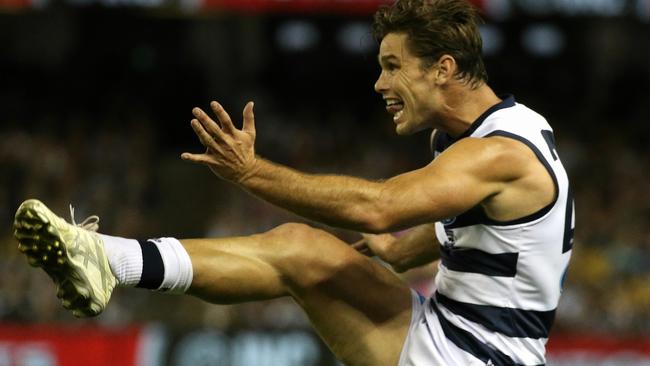 Tom Hawkins kicks at goal. Picture: Wayne Ludbey