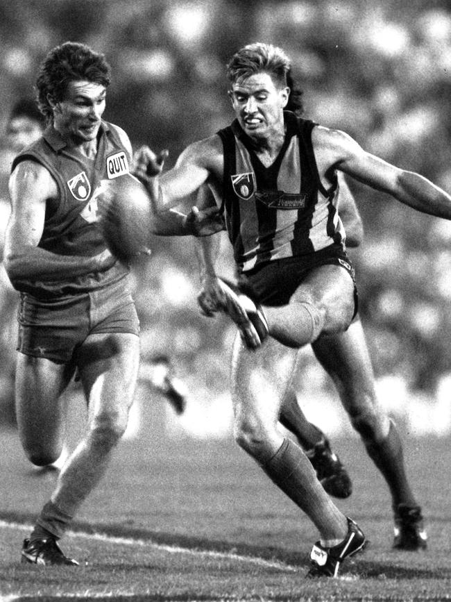 1992. Foster's Cup. Grand Final. Hawthorn v Fitzroy. Alastair Lynch tries to stop Paul Hudson. Football.