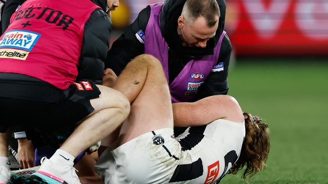 Murphy was in serious pain when attended to by trainers. (Photo by Dylan Burns/AFL Photos via Getty Images)