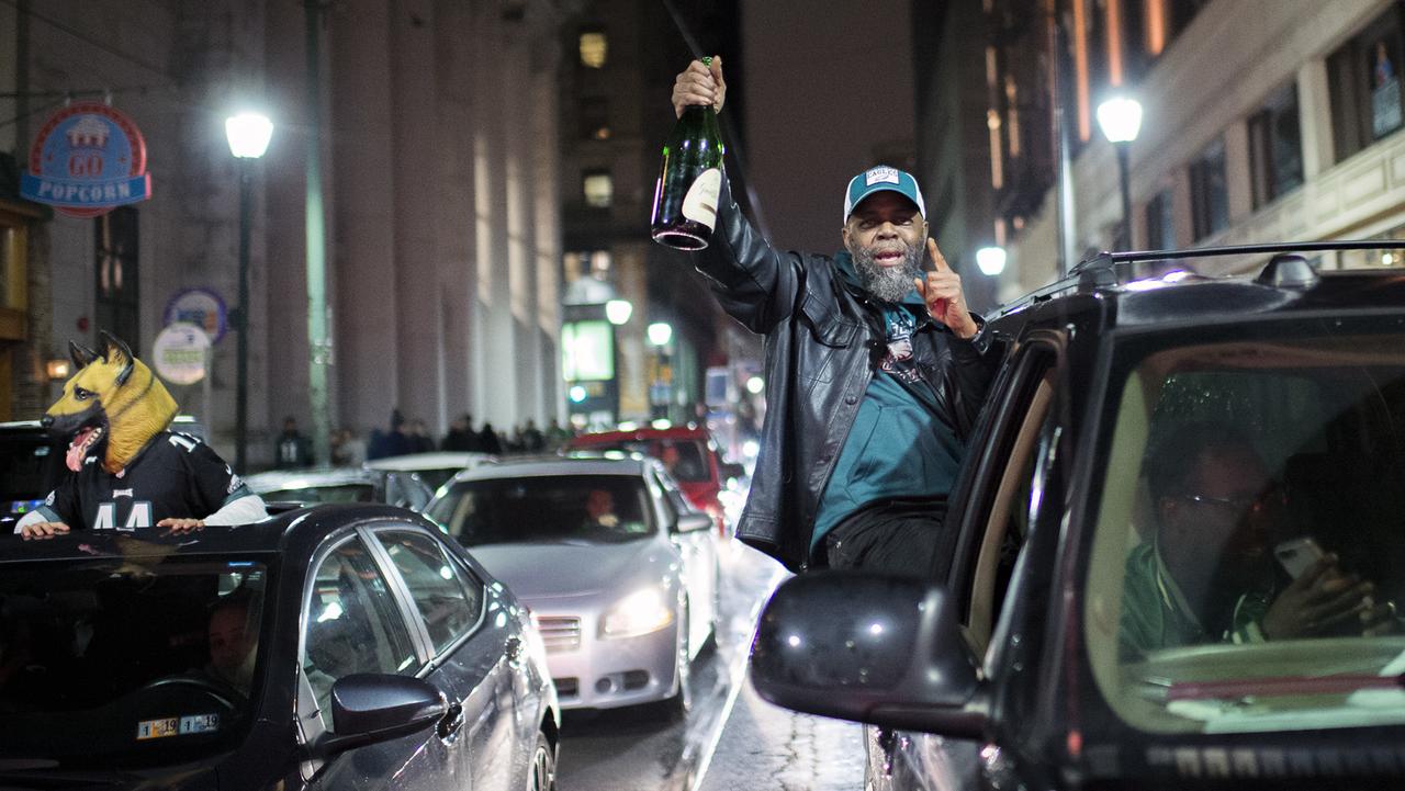 Eagles fans take to streets to celebrate after team's win