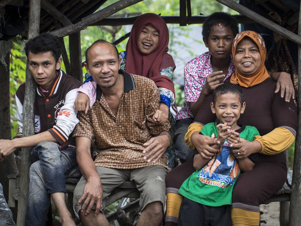 Jamaliah and husband Septi Rangkuti with their children (left to right) Zahri Rangkuti, 19 years, Raudatul Jannah Rangkuti, 14 years, Arif Pratama Rangkuti, 17 years and Jumadil Rangkuti, 7 years pictured at their home in village of Padang Lawas, Indonesia. Picture by Matt Turner.