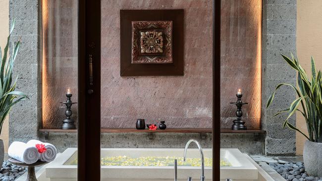 The bathroom in the one bedroom pool villa.