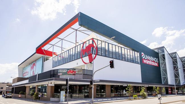 On the corner of Breakfast Creek Rd and Edmund St, Newstead, the new Bunnings Warehouse site includes other retail tenancies on the lower floor. Picture: AAP/Richard Walker