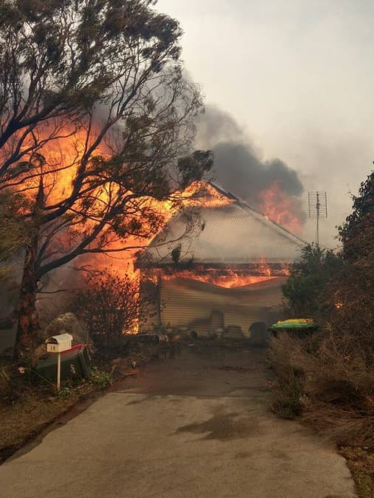 Picture from the Facebook page of Jeff Mooney of the Tathra fire "Fires going through Tathra, "