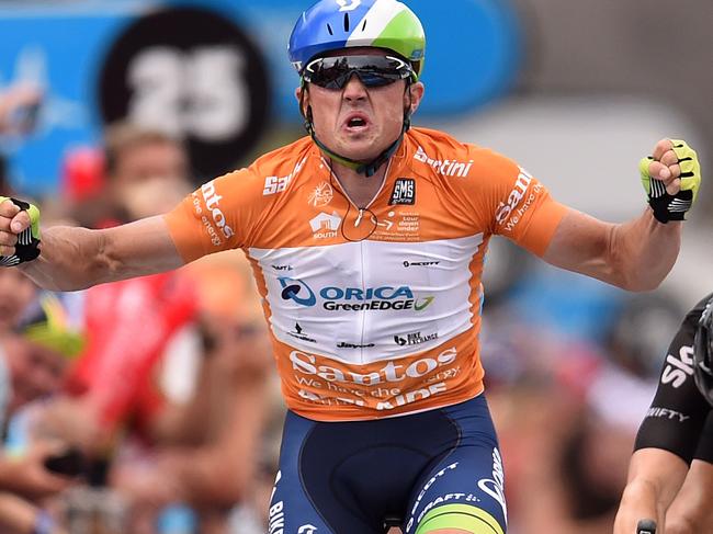 Overall leader Simon Gerrans of team Orica-GreenEdge (left) celebrates winning stage 4 of the Tour Down Under in Victor Harbour, near Adelaide, Friday, Jan. 22, 2016. (AAP Image/Dan Peled) NO ARCHIVING, EDITORIAL USE ONLY