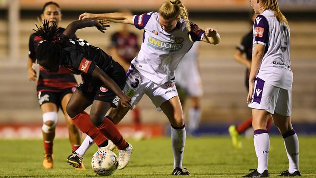 Kim Carroll in action in the W-League last year. (AAP Image/Dean Lewins) NO ARCHIVING, EDITORIAL USE ONLY