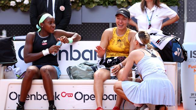 The finalists chat after the Madrid decider. (Photo by Clive Brunskill/Getty Images)