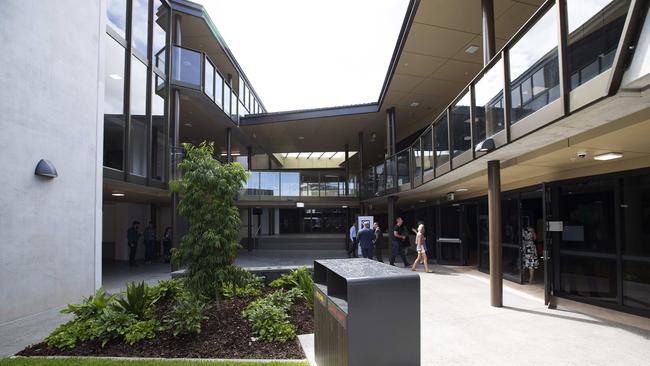 First day at Fortitude Valley State Secondary College. 585 St Paul's Terrace and Brookes St, Fortitude Valley, Brisbane, 28th of January 2020. (AAP Image/Attila Csaszar)