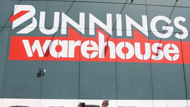 SYDNEY, AUSTRALIA - NewsWire Photos, SEPTEMBER, 27 2021: People are seen at Bunnings in Alexandria as Covid-19 restrictions ease in Sydney. Picture: NCA NewsWire / Gaye Gerard