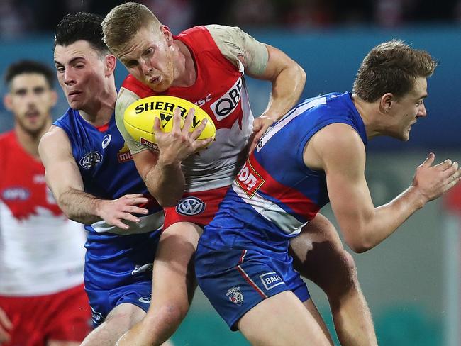 Dan Hannebery crashes into Bulldog Jack Macrae. Picture: Phil Hillyard