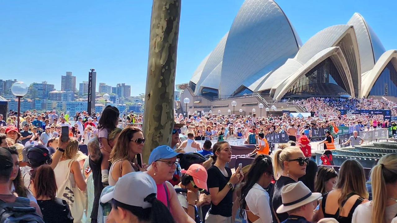 Sydney Marathon runners seen vomiting and passing out in heat