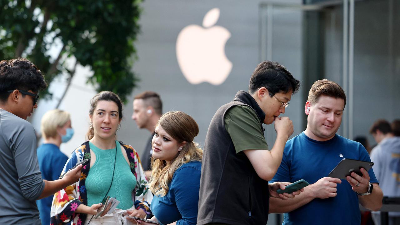 People in line to purchase new Apple iPhone 15 at the Apple The Grove store in Los Angeles. Picture: Getty Images